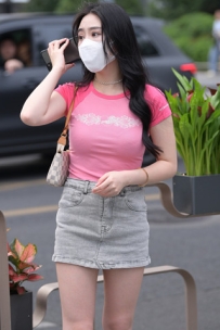 好漂亮的美腿小姐姐