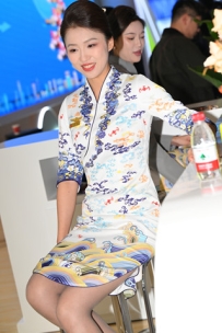 她这双玉腿是真心长啊海航空姐