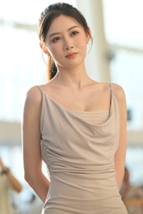 短裙吊带裙美腿 - 敏敏 【图片➕视频】