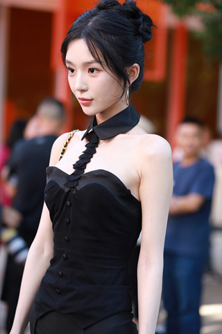 长靴美腿美女