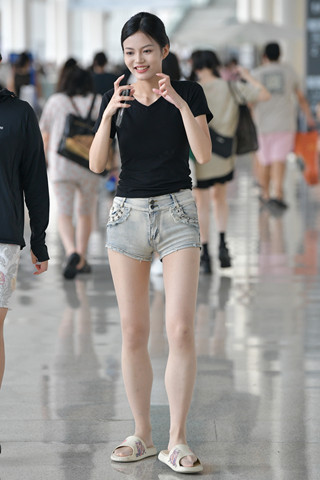 热牛库里丝美眉