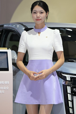 传祺礼仪-大长腿清秀女孩