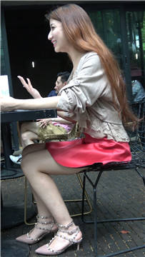 4K - 极品气质红色连衣裙街拍美腿气质美女第二集[1.18 GB]