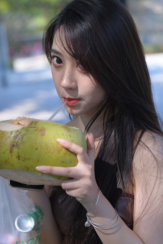 [一始专区] 绿色瑜伽美女  【图片➕视频】