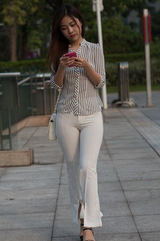 牛男街拍●周末和女同事去看书 【图片➕视频】