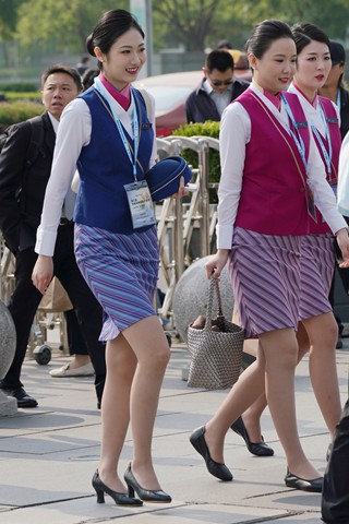 25空姐展会-步入会场一大波空姐来袭