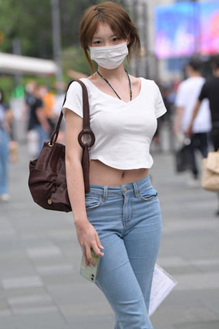 搭讪街拍牛仔裤高跟小姐姐