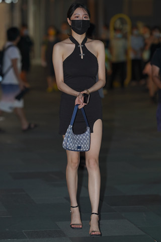 大长腿美女高挑~