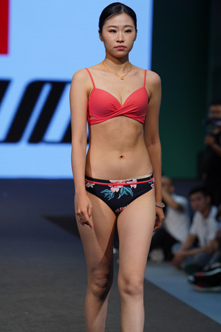 泳装比基尼舞台模特