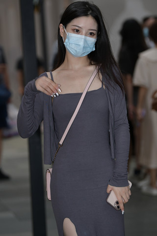 搭讪街拍灰色长裙高跟小姐姐