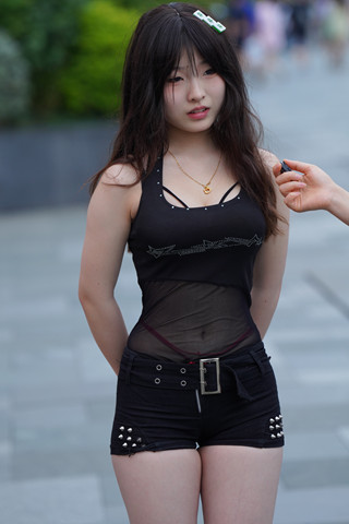 街拍肉肉的微胖女孩儿