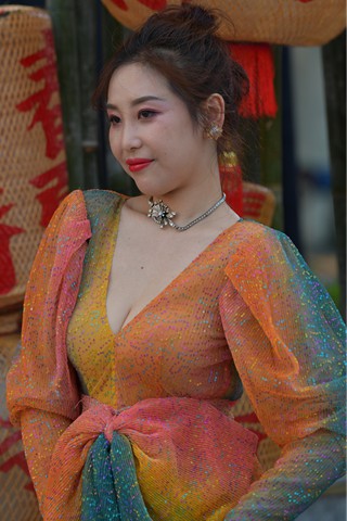 风韵犹存，性感贵妇