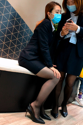 4k视频奔驰销售经理隔着口罩感觉气质黑si半脱鞋2分16秒