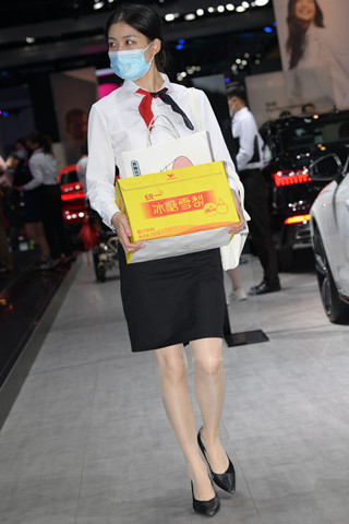 白衬衫OL制服丝袜美女