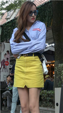 身材性感美腿黄色短裙墨镜女街拍 [1.38 GB/MP4]