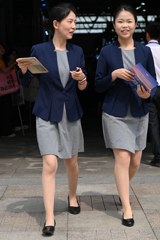 是跟同事去市场调查吗