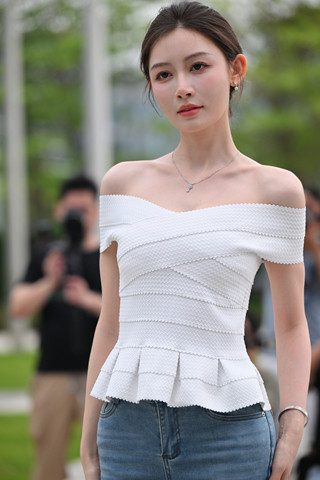 气质牛仔裤美女 （敏敏）【图片➕视频】