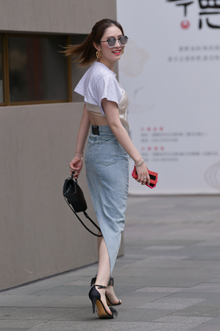 小姐姐的回眸一笑