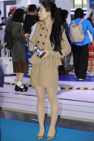 大长腿肉丝高挑韵味美女