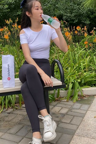 [一只麋鹿专区] 黑色瑜伽裤美女