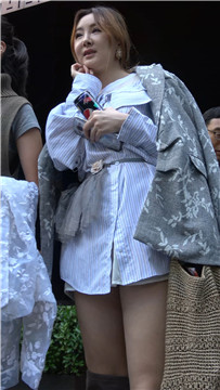 4K - 街拍大长腿长筒靴性感气质美女 [1.67 GB/MP4]