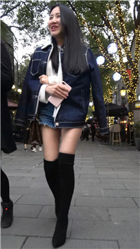 4K - 街拍超短牛仔热裤长靴MM [2.06 GB/MP4]