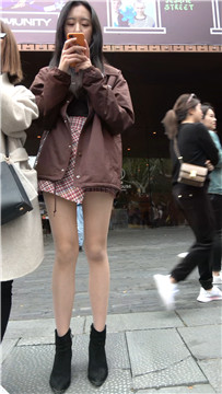 性感的丝袜美腿街拍美女 [1.32 GB/MP4]