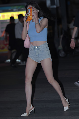 极品超短热裤美眉