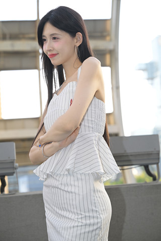 美腿凉高小姐姐