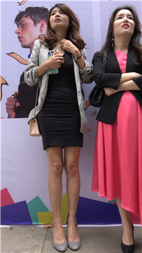 4K - 性感短裙成熟美女 [1.04 GB/MP4]