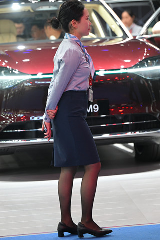 问界的黑丝轻熟销售顾问