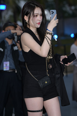 美腿热裤气质时尚美女 【图片➕视频】