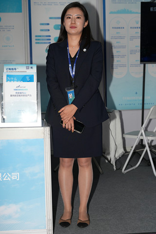 航展搭讪极品轻熟平底鞋肉丝少F