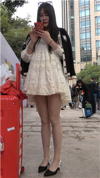 4K - 丝袜高跟美腿公主裙美女摆拍 [1.69 GB/MP4]