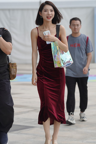 ★吊带长裙美女★