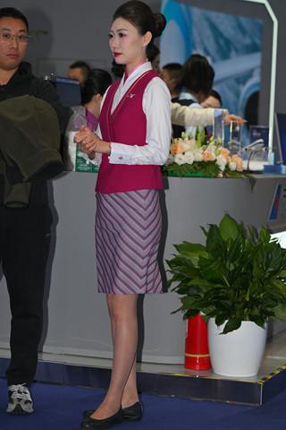 红马甲南航空姐