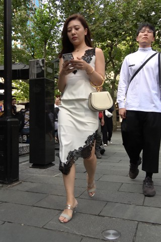 4K - 街拍长裙凉高成熟美姐 [1.08 GB/MP4]