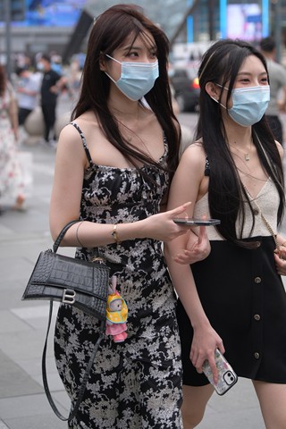 小姐姐的毛毛拖鞋真可爱