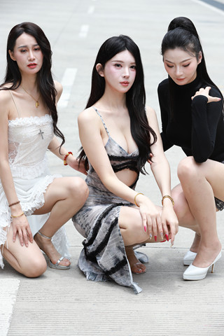 三网红长腿美女