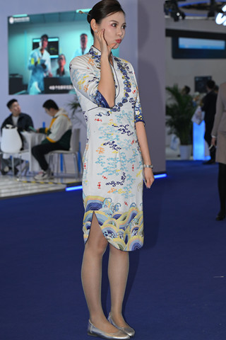 海航空姐-她脱外套了哦哈哈哈