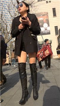 4K - 长筒靴丝袜美腿美眉 [1.06 GB/MP4]