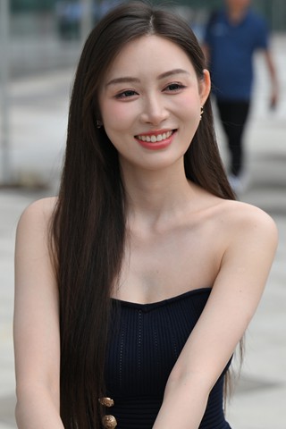 25成都车展，美腿美足网红 敏敏