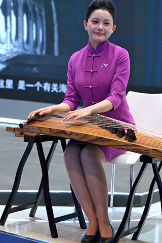 【8K视频】南航-韵味轻熟空姐多才多艺