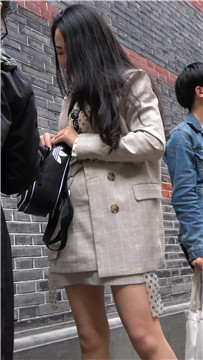 4K -  性感身材米色高跟短裙御姐 [1.21 GB/MP4]