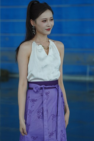 紫色长裙美女---小龙鼠