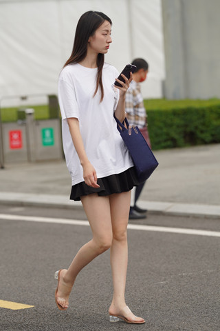 苗条高挑的长腿小姐姐