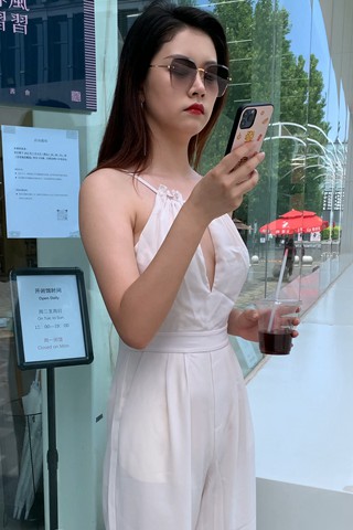 [一始专区] 性感白裤美女