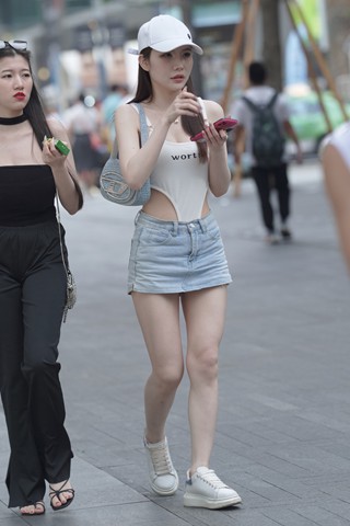 内高叉配热裤小姐姐