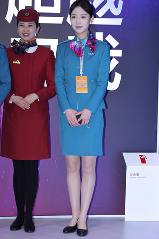 CATA民航大学一排排空乘礼仪亮眼