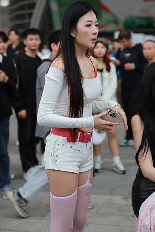 白热裤吊带丝-肖悦